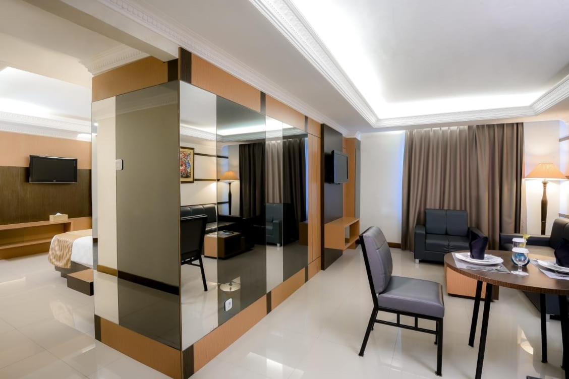 D'Senopati Malioboro Grand Hotel Yogyakarta Exteriör bild