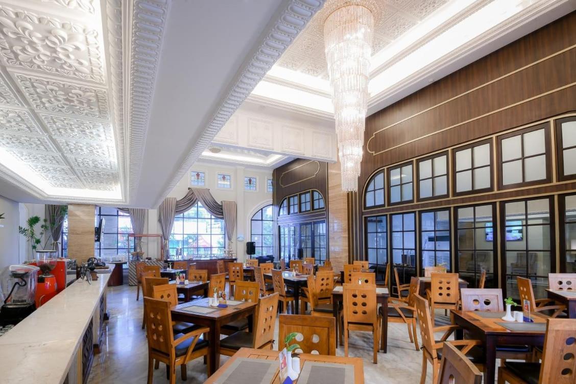 D'Senopati Malioboro Grand Hotel Yogyakarta Exteriör bild