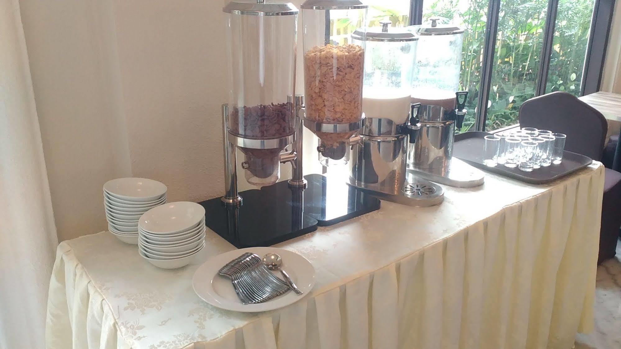 D'Senopati Malioboro Grand Hotel Yogyakarta Exteriör bild