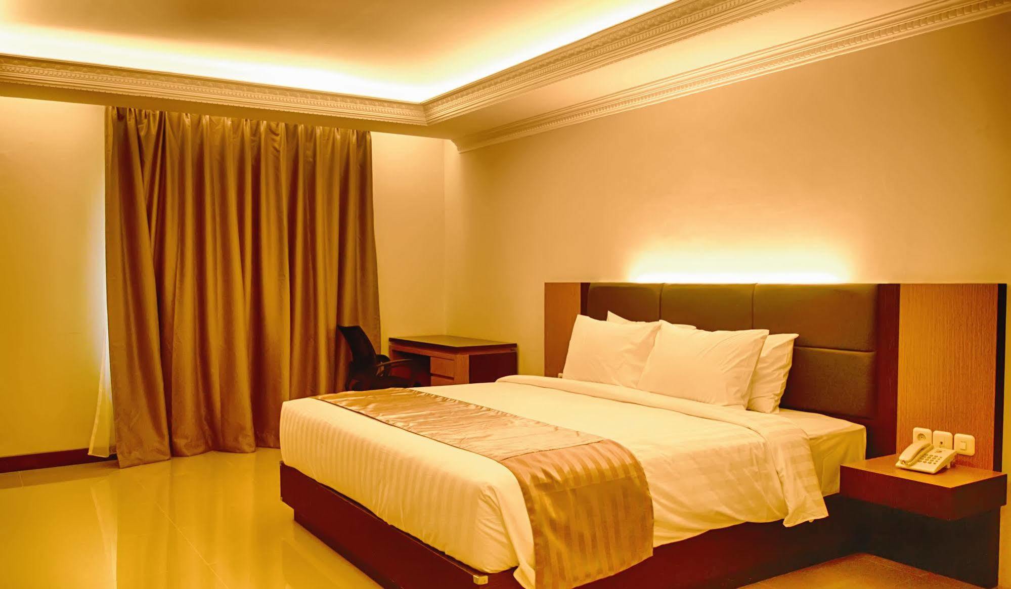 D'Senopati Malioboro Grand Hotel Yogyakarta Exteriör bild